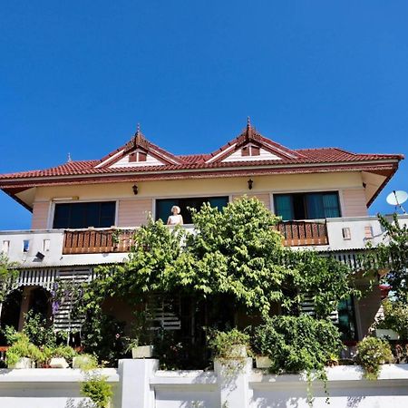 Bed and Breakfast Loy Manee House Аюттхая Екстер'єр фото