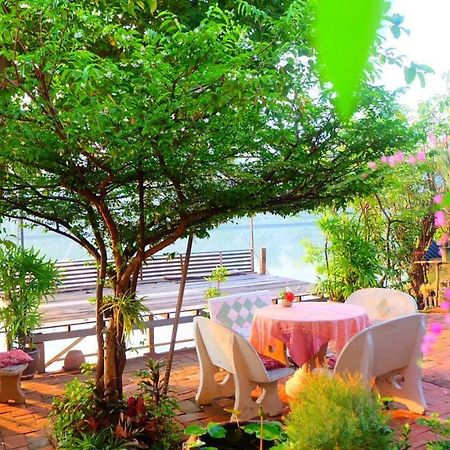 Bed and Breakfast Loy Manee House Аюттхая Екстер'єр фото