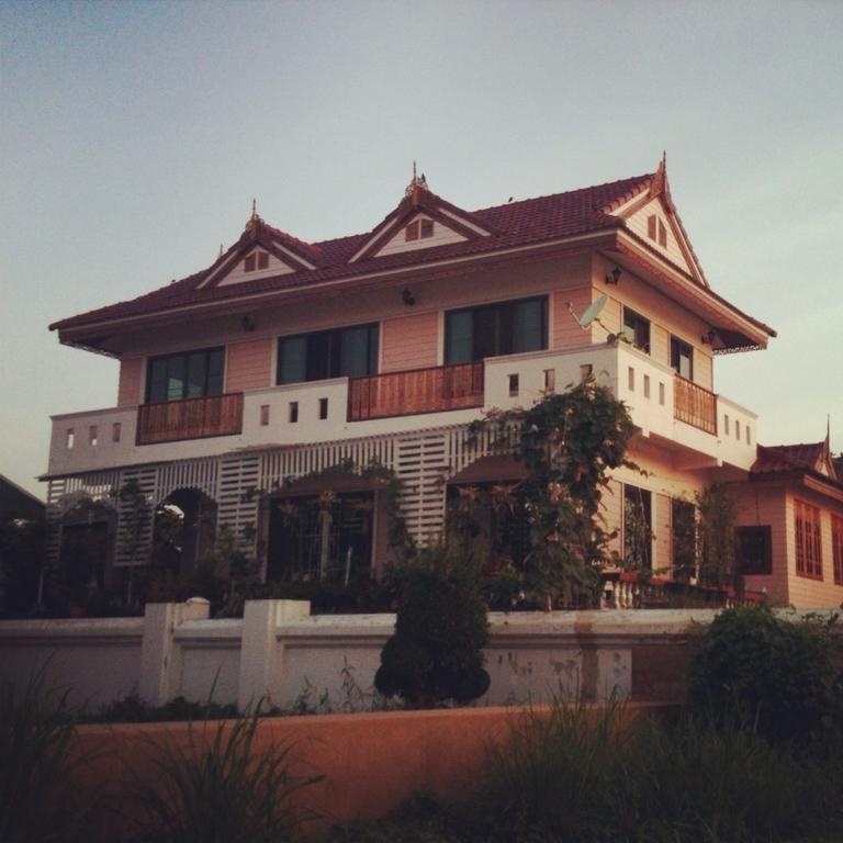 Bed and Breakfast Loy Manee House Аюттхая Екстер'єр фото