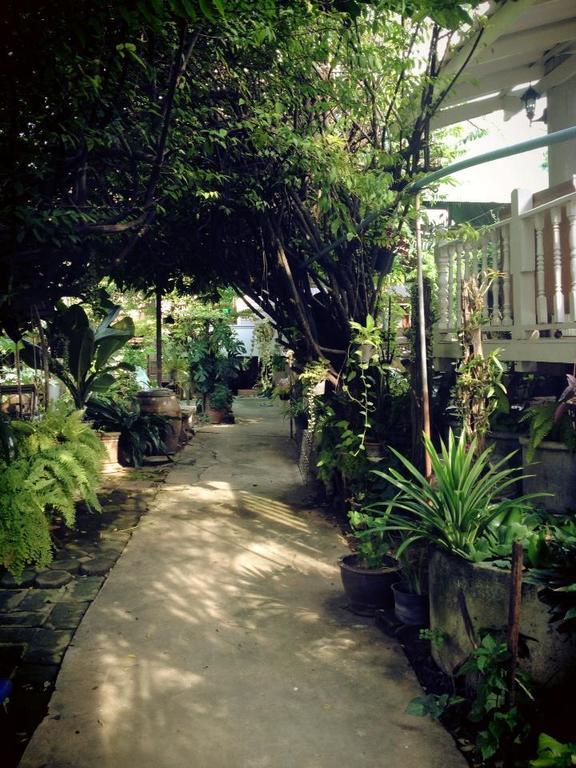 Bed and Breakfast Loy Manee House Аюттхая Екстер'єр фото