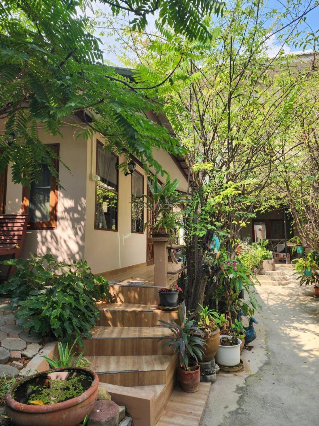 Bed and Breakfast Loy Manee House Аюттхая Екстер'єр фото