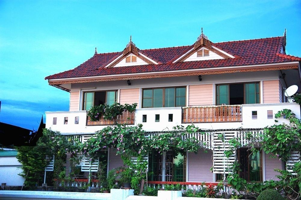 Bed and Breakfast Loy Manee House Аюттхая Екстер'єр фото