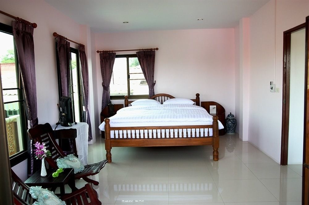 Bed and Breakfast Loy Manee House Аюттхая Екстер'єр фото