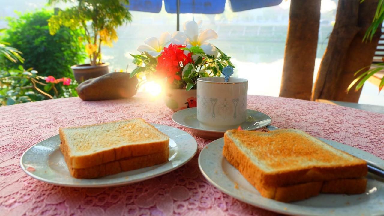 Bed and Breakfast Loy Manee House Аюттхая Екстер'єр фото