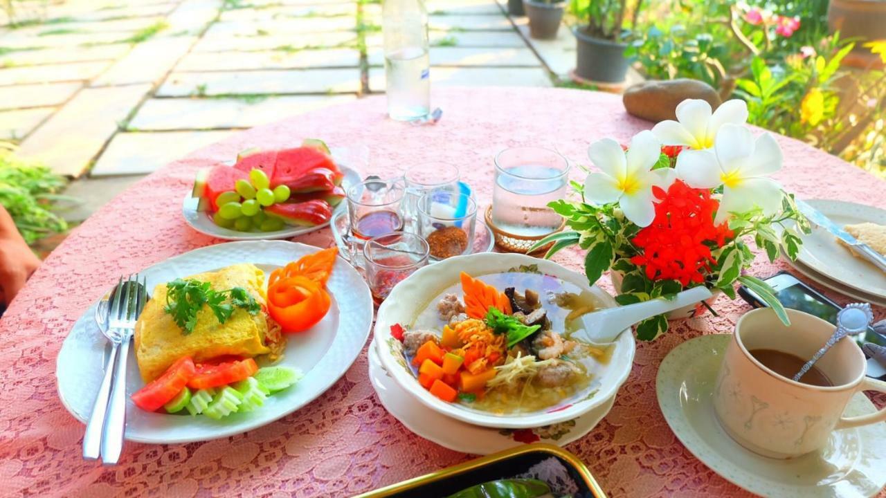 Bed and Breakfast Loy Manee House Аюттхая Екстер'єр фото